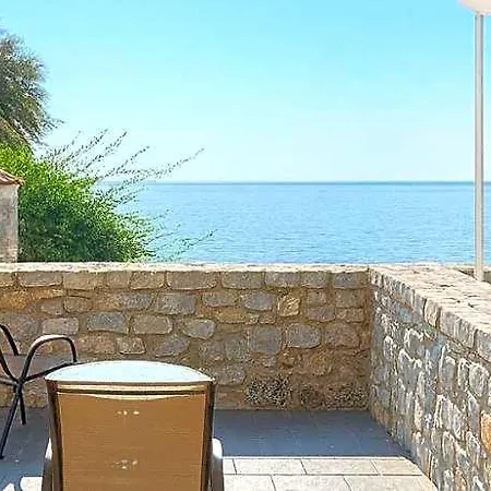 Lalloudes 3* Κότρωνας