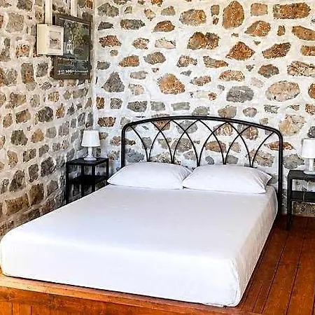 Ξενοδοχείο Lalloudes 3*