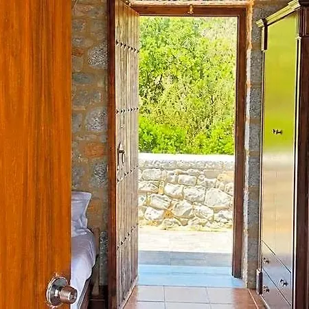 Lalloudes Κότρωνας