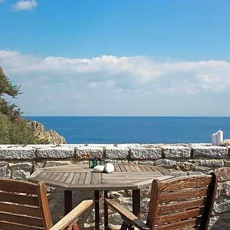 Lalloudes Hotel 3*