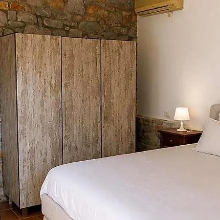 Hotel Lalloudes